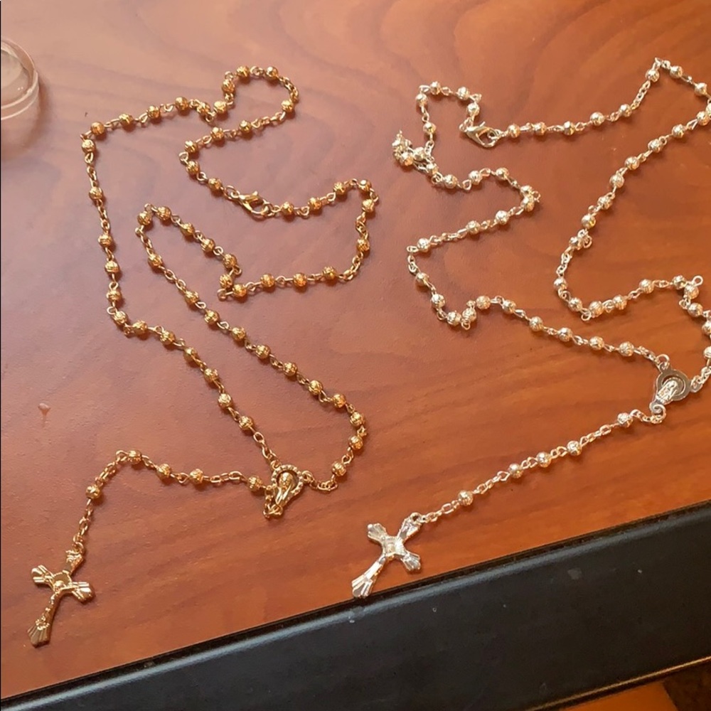 BEAUTIFUL ROSARYS. MULTIPLE COLORS, CLASP.